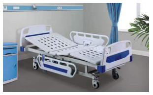La struttura di acciaio regolabile multifunzionale del letto di ospedale protegge dipinto